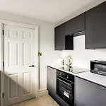 Opulent 2-Bed Retreat With Garden