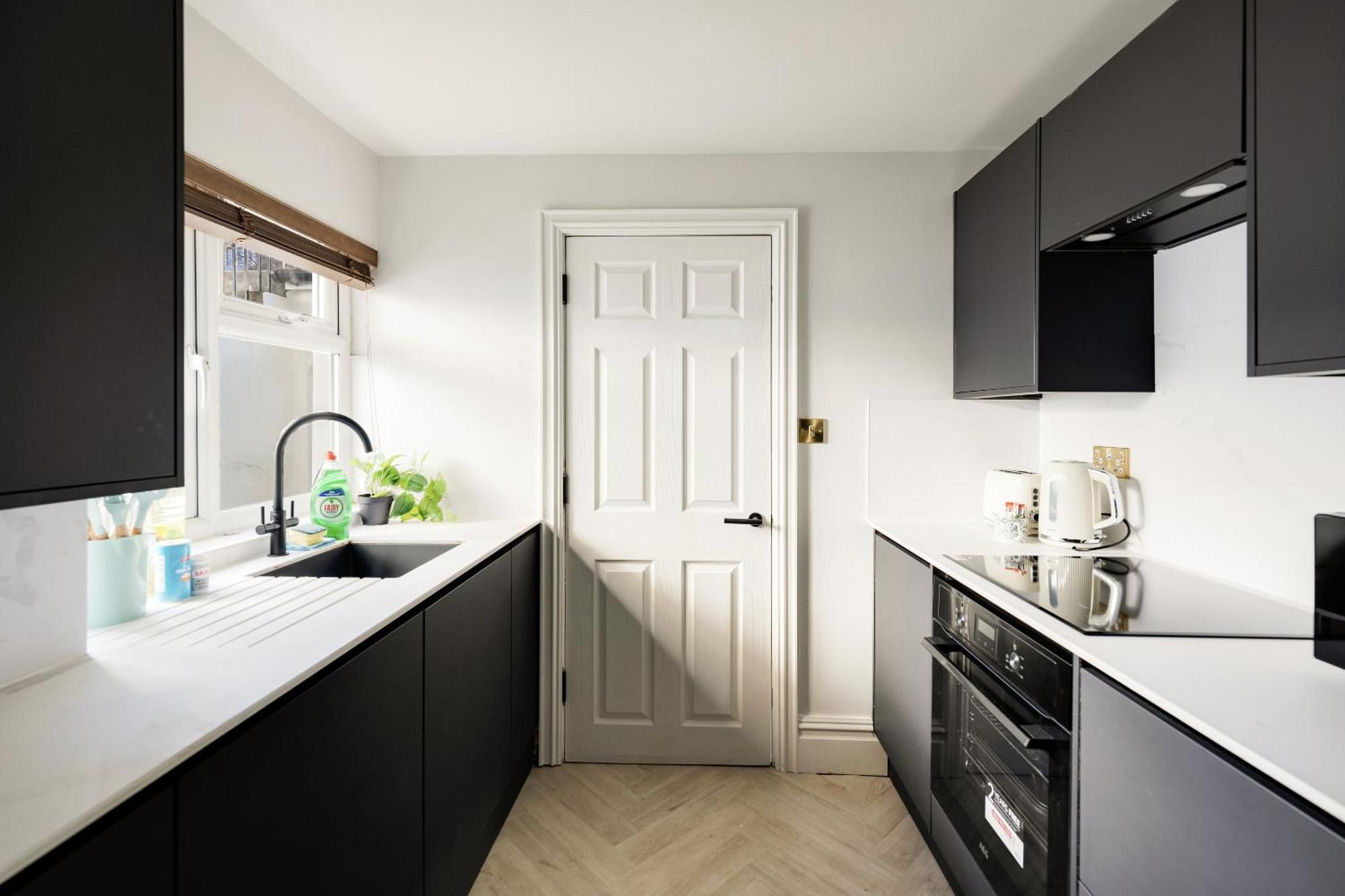 Opulent 2-bed Retreat With Garden Bristol