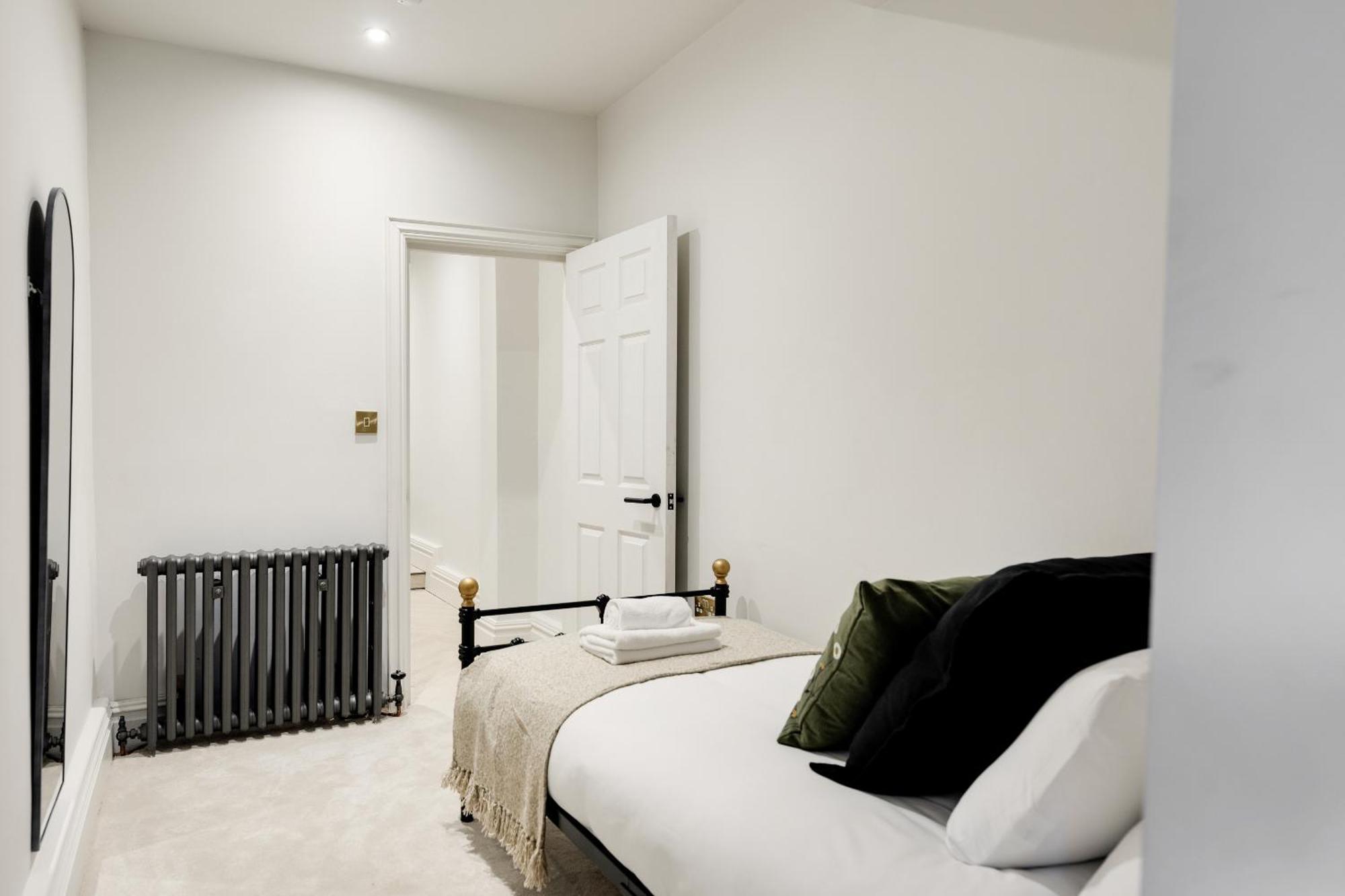 Apartment Opulent 2-bed Retreat With Garden Bristol