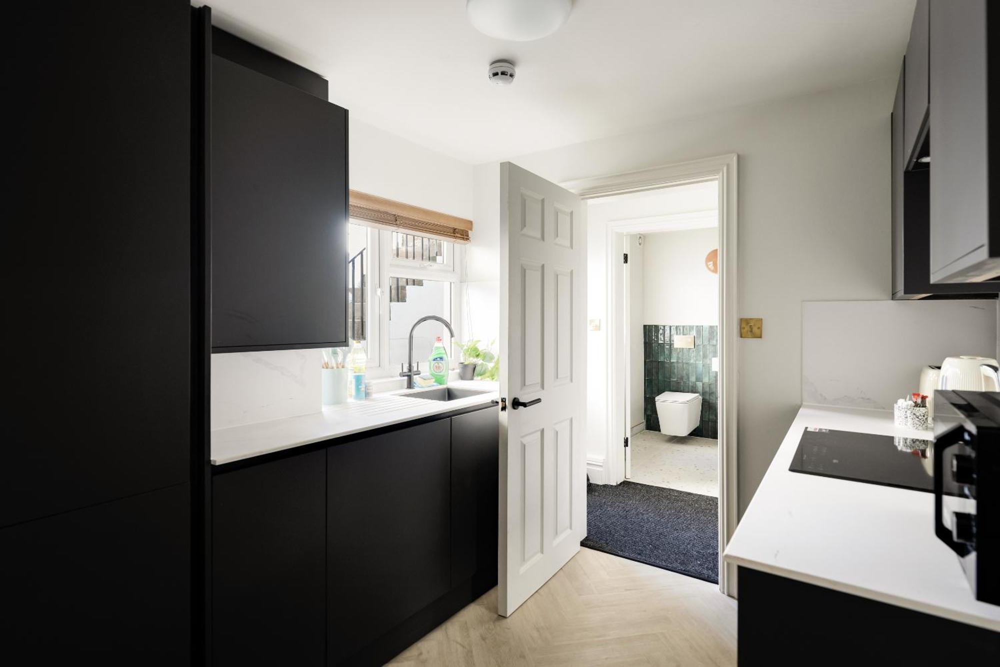 Opulent 2-bed Retreat With Garden Appartamento *