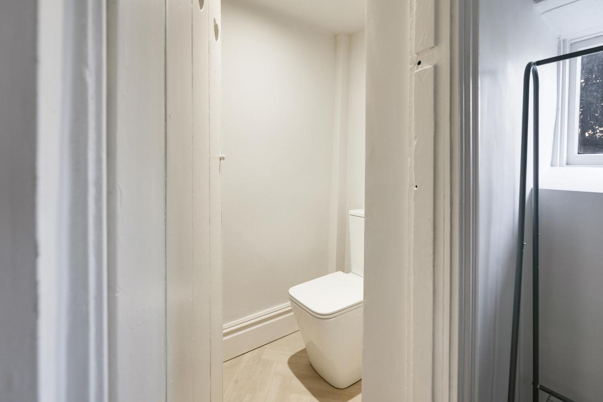 Opulent 2-bed Retreat With Garden Bristol