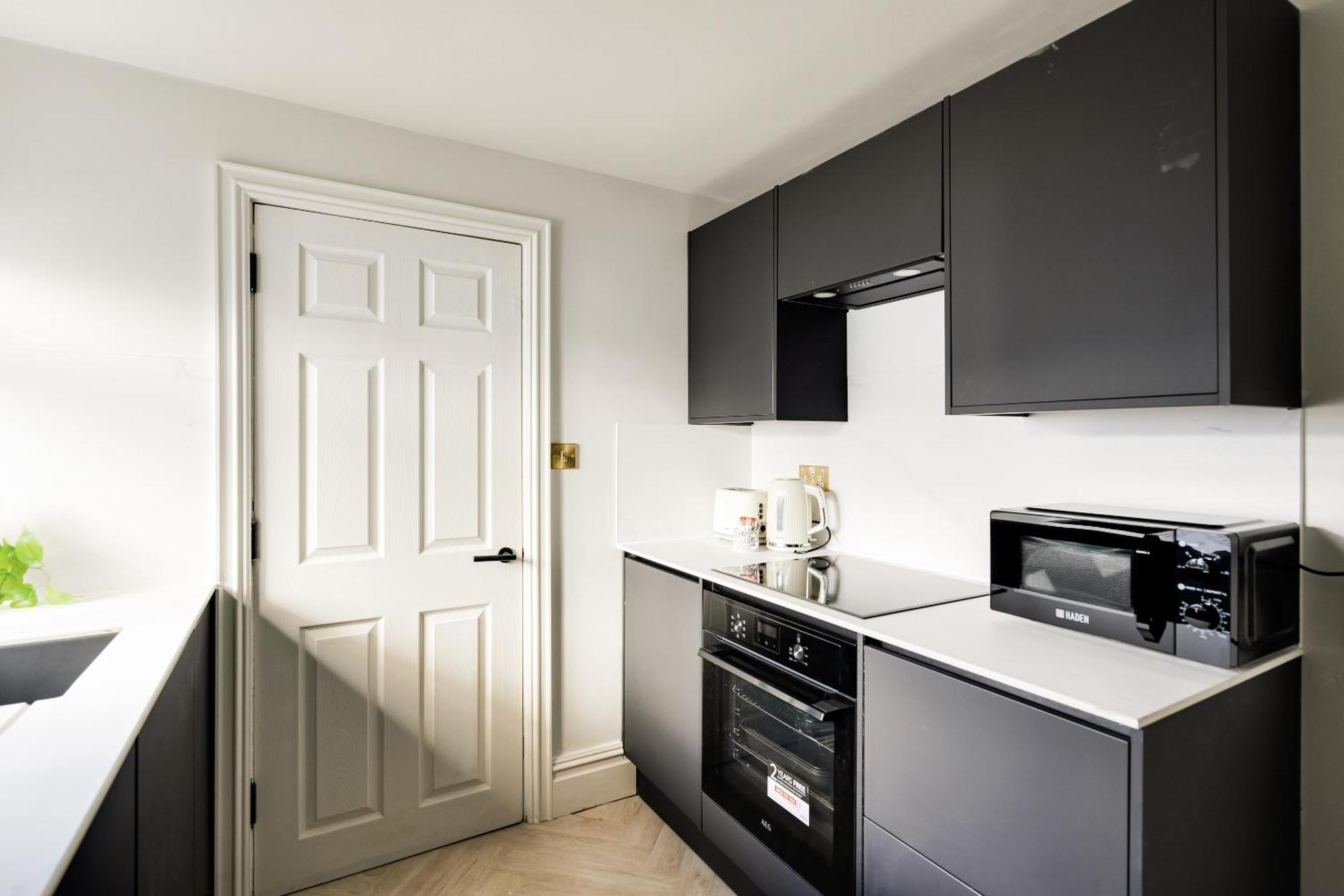 Opulent 2-bed Retreat With Garden Apartment Bristol