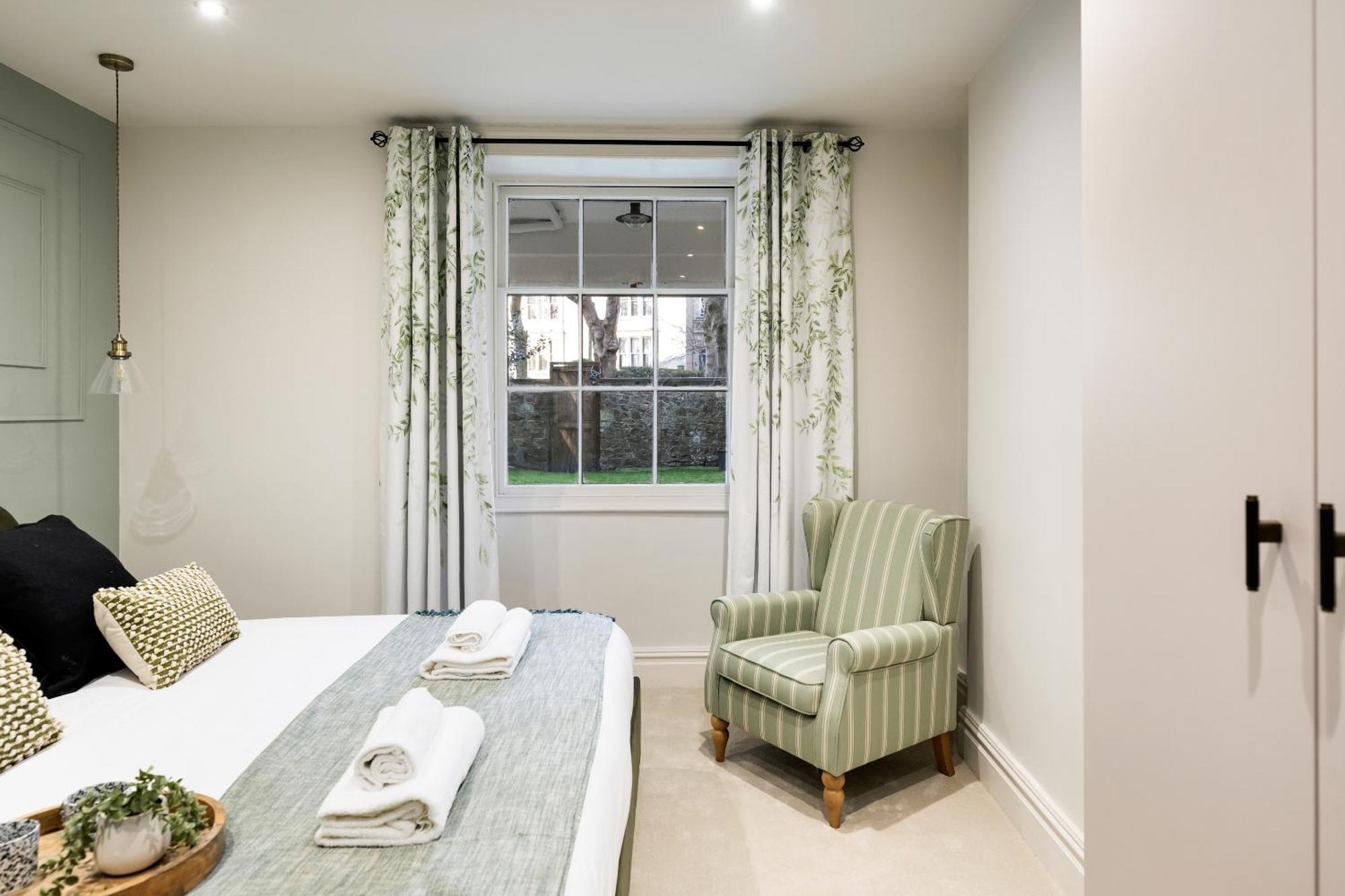 Apartment Opulent 2-bed Retreat With Garden Bristol