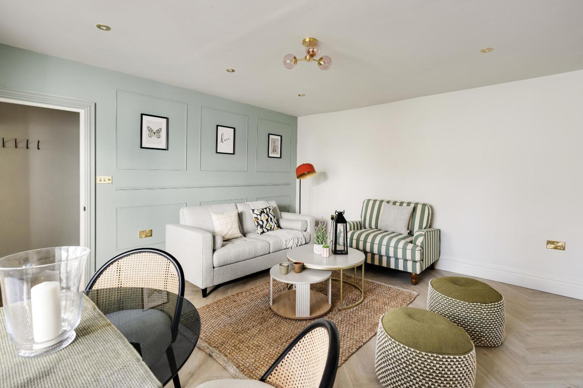 Opulent 2-bed Retreat With Garden *